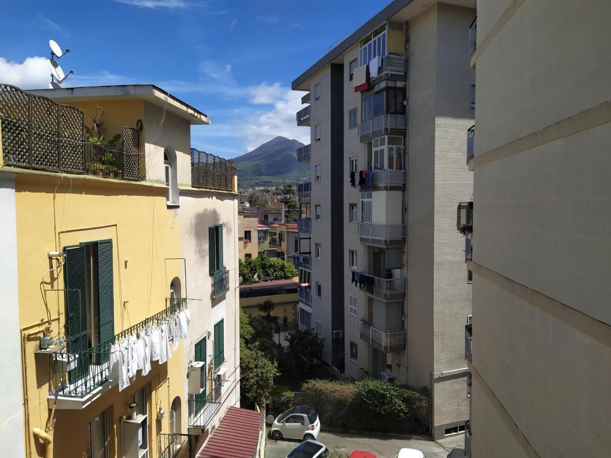 Vesuvio Corner - Spacious And Colorful Apartment In San Giorgio, Very Close To Napoli, Ideal For Families And Groups, Close To Pompeii, Sorrento... San Giorgio a Cremano Eksteriør billede